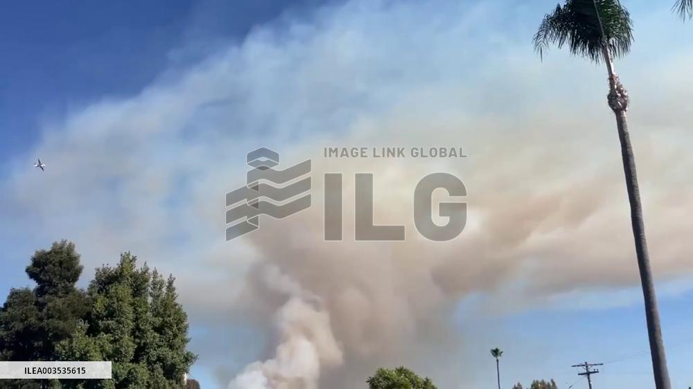 US: Wildfire Breaks Out Near College Area In San Diego, California 7