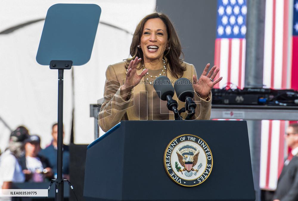Kamala Harris Rallies In Atlanta - Georgia