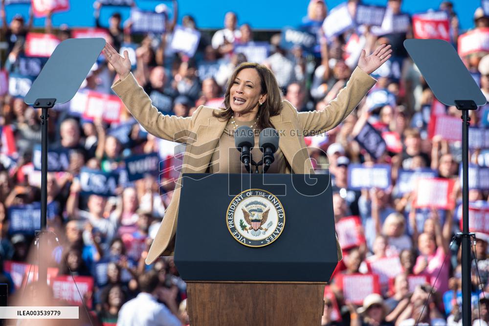 Kamala Harris Rallies In Atlanta - Georgia