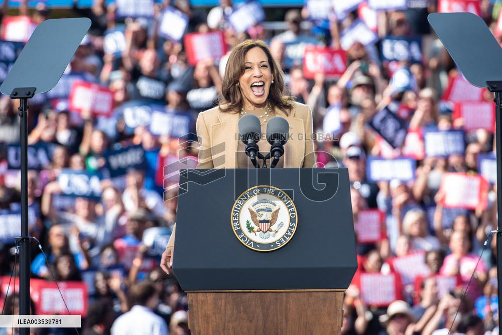 Kamala Harris Rallies In Atlanta - Georgia