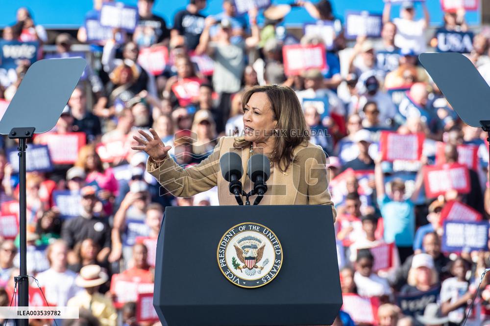 Kamala Harris Rallies In Atlanta - Georgia