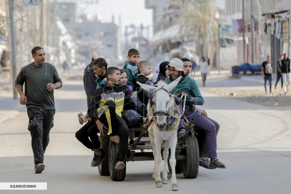Displaced Palestinians Flee Bombings - Gaza