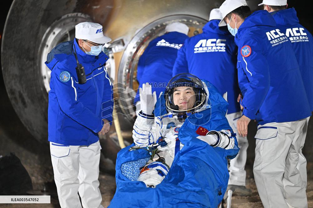 Chinese Space Crew Return To Earth