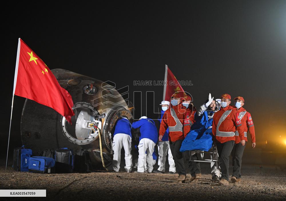 Chinese Space Crew Return To Earth
