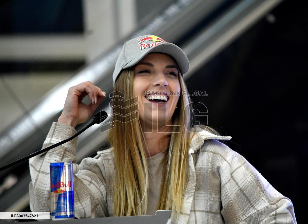 Autograph show of Ukrainian sabre fencer Olga Kharlan in Kyiv