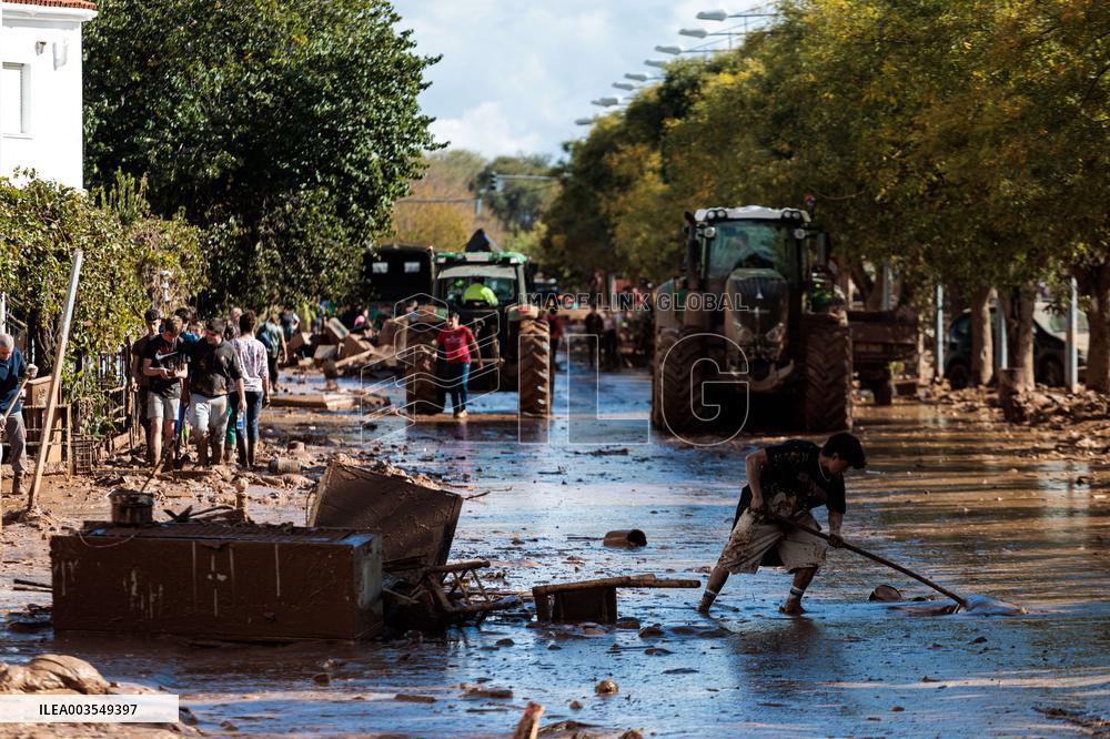 Spain Disaster Death Toll Reaches 214 - Valencia