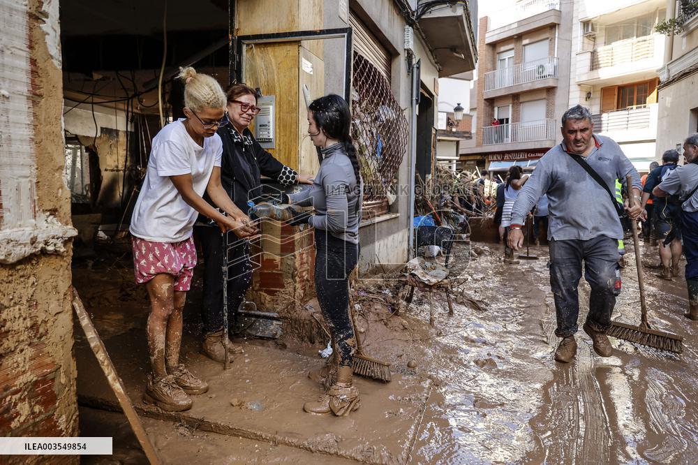 Spain Disaster Death Toll Reaches 214 - Valencia