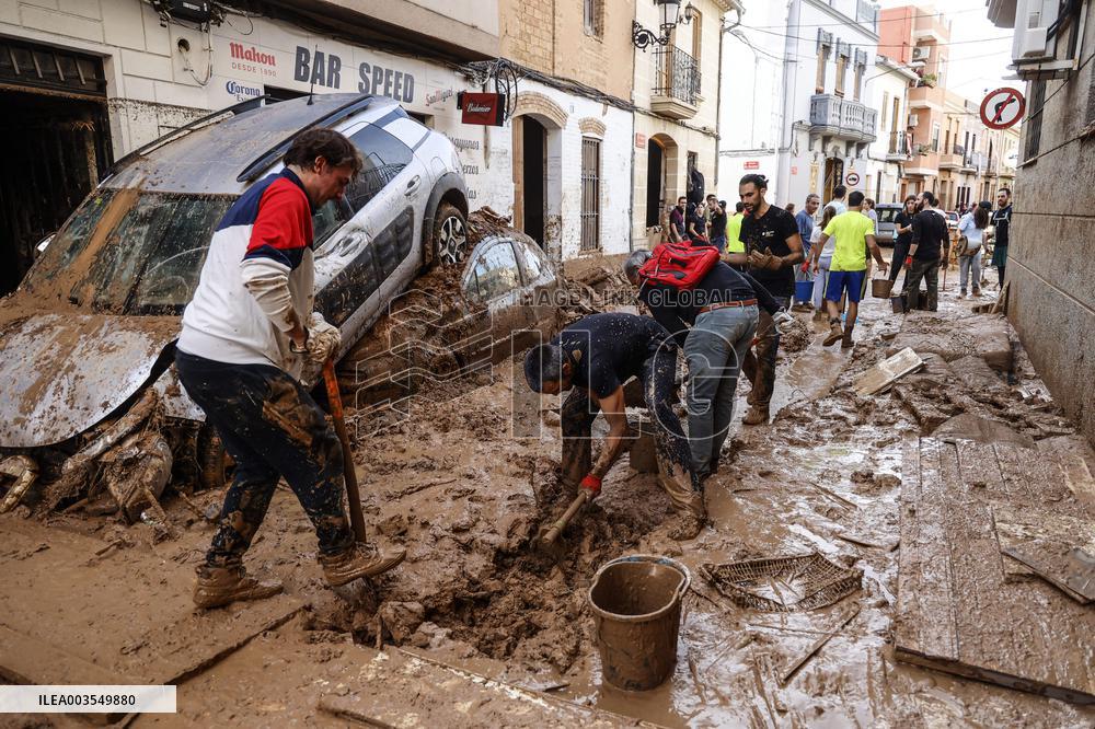Spain Disaster Death Toll Reaches 214 - Valencia