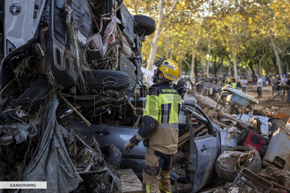 Spain Disaster Death Toll Reaches 214 - Valencia