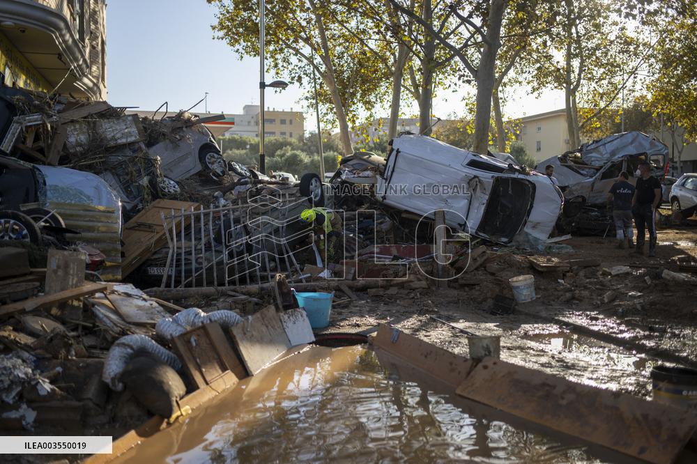 Spain Disaster Death Toll Reaches 214 - Valencia