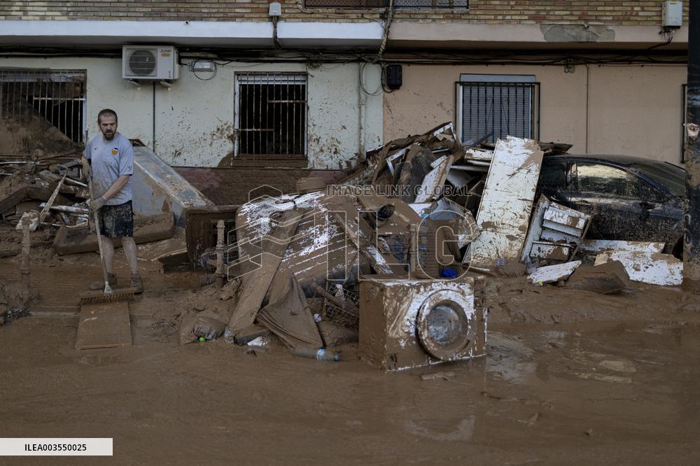 Spain Disaster Death Toll Reaches 214 - Valencia