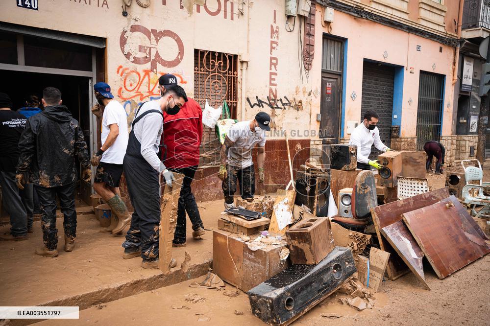 Spain Flooding Death Toll Climbs To 217 - Valencia
