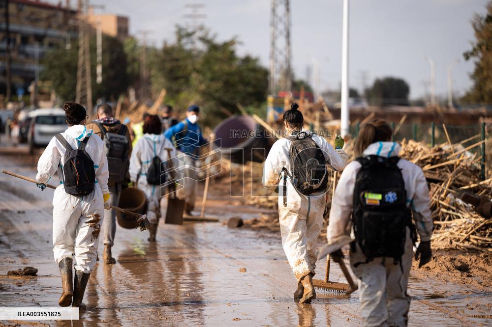 Spain Flooding Death Toll Climbs To 217 - Valencia