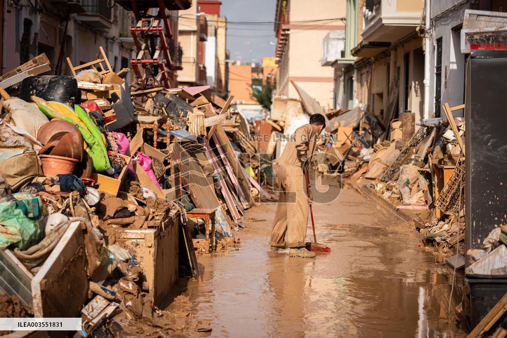 Spain Flooding Death Toll Climbs To 217 - Valencia