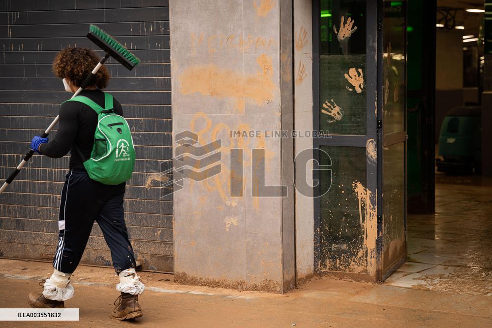 Spain Flooding Death Toll Climbs To 217 - Valencia