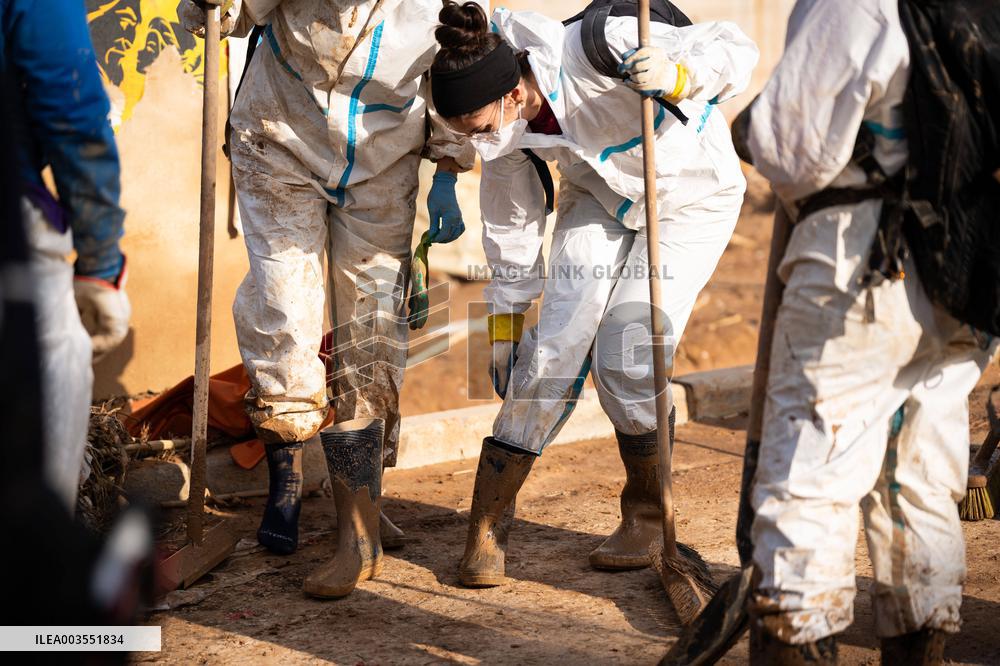 Spain Flooding Death Toll Climbs To 217 - Valencia