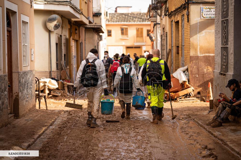 Spain Flooding Death Toll Climbs To 217 - Valencia