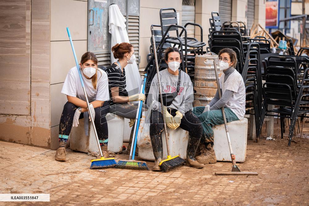 Spain Flooding Death Toll Climbs To 217 - Valencia