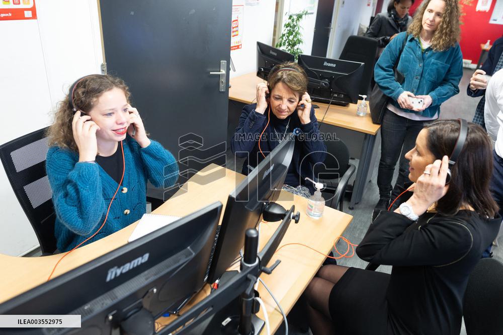 Agnes Canayer visits the National Helpline for Children at Risk offices - Paris