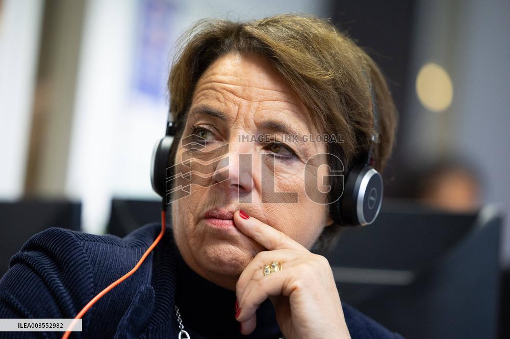 Agnes Canayer visits the National Helpline for Children at Risk offices - Paris