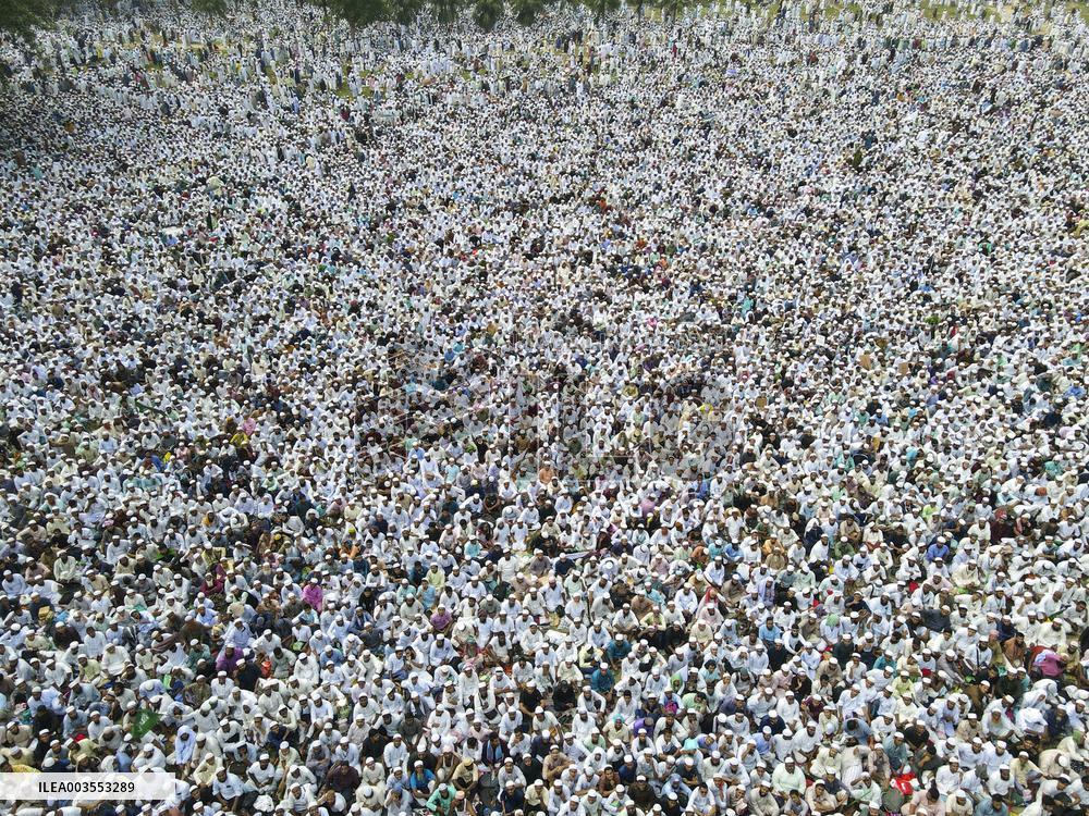 Thousands flock to Suhrawardy Udyan for Olama Mashayekh rally in Dhaka