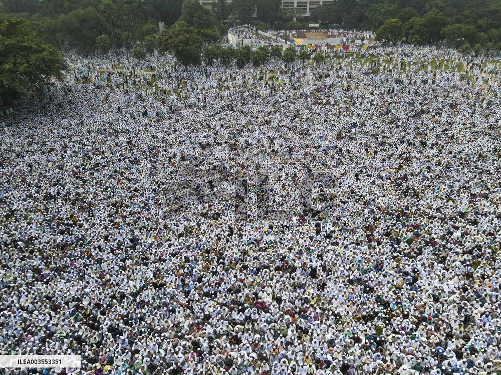 Thousands flock to Suhrawardy Udyan for Olama Mashayekh rally in Dhaka