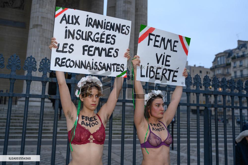 Rally In Support Of Student Ahou Daryaei And Iranian Women - Paris