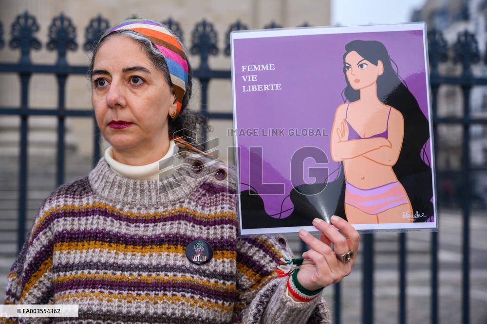 Rally In Support Of Student Ahou Daryaei And Iranian Women - Paris