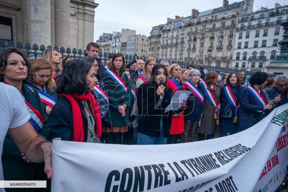 Rally In Support Of Student Ahou Daryaei And Iranian Women - Paris
