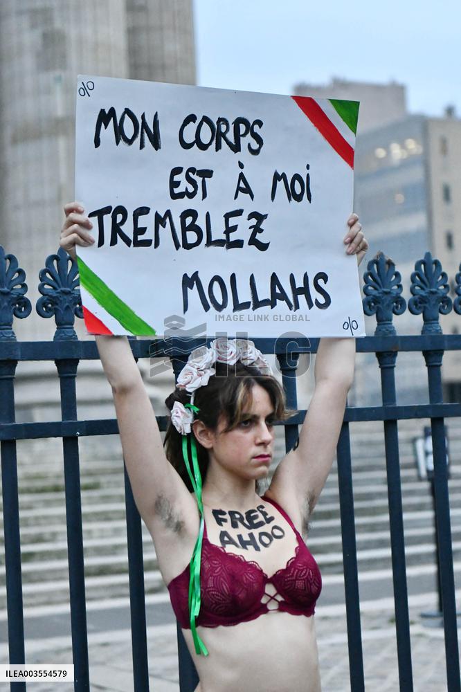 Rally In Support Of Student Ahou Daryaei And Iranian Women - Paris