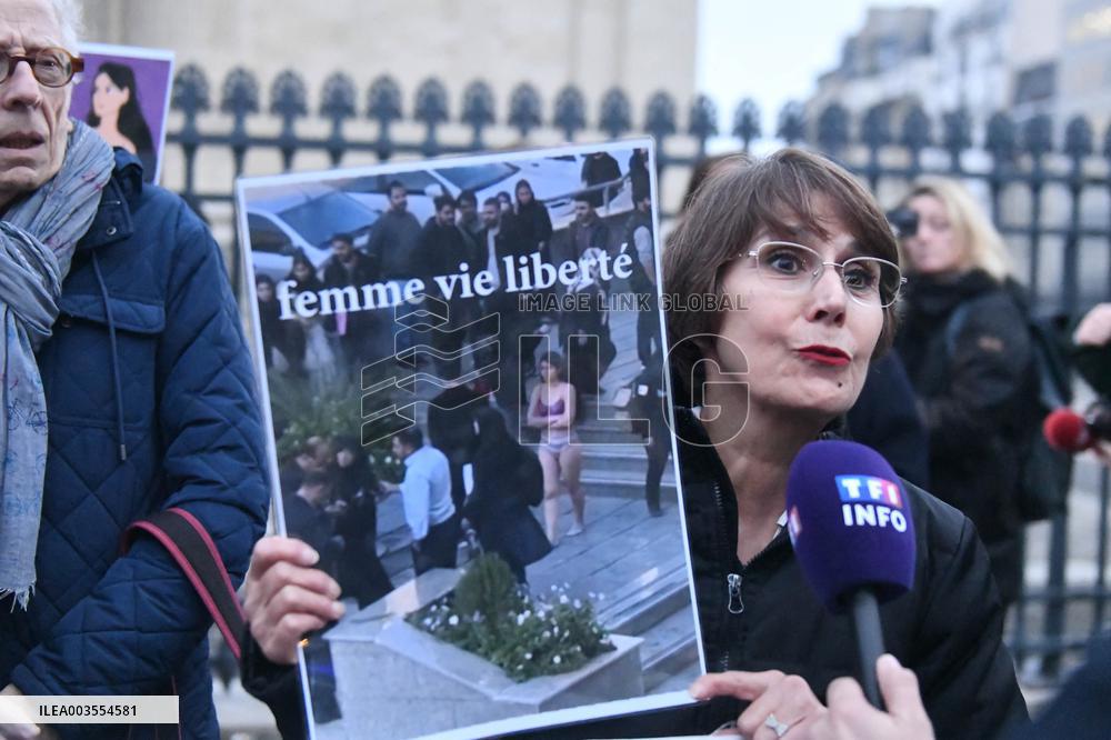 Rally In Support Of Student Ahou Daryaei And Iranian Women - Paris