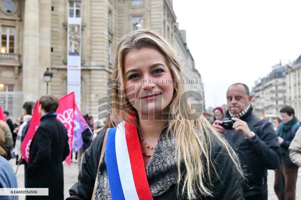 Rally In Support Of Student Ahou Daryaei And Iranian Women - Paris