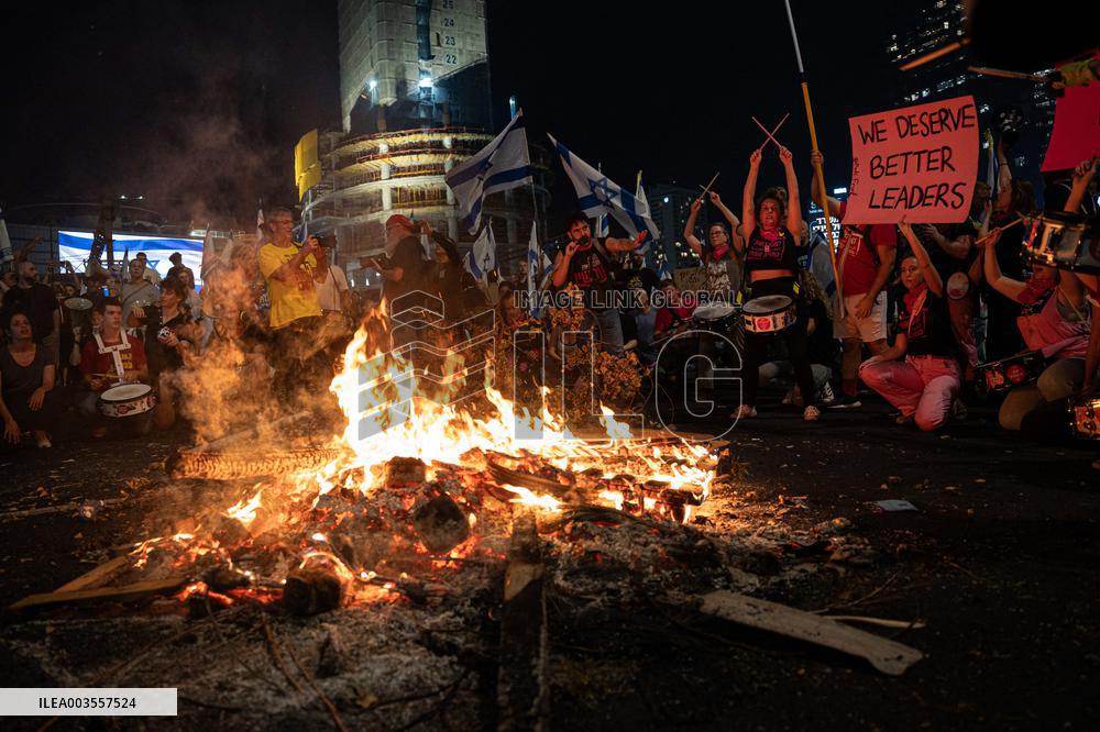 Protest Erupts After Netanyahu Fires Gallant - Tel Aviv