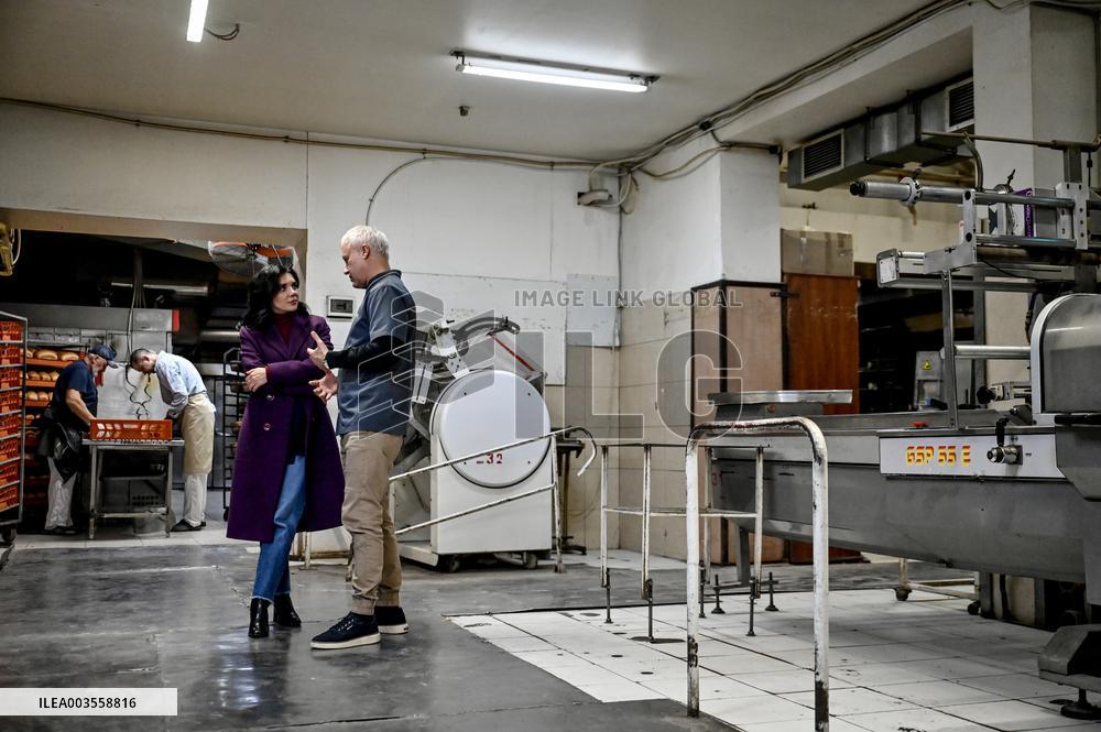 Rehina Kharchenko visits bakery that has joined National Cashback program in Zaporizhzhia