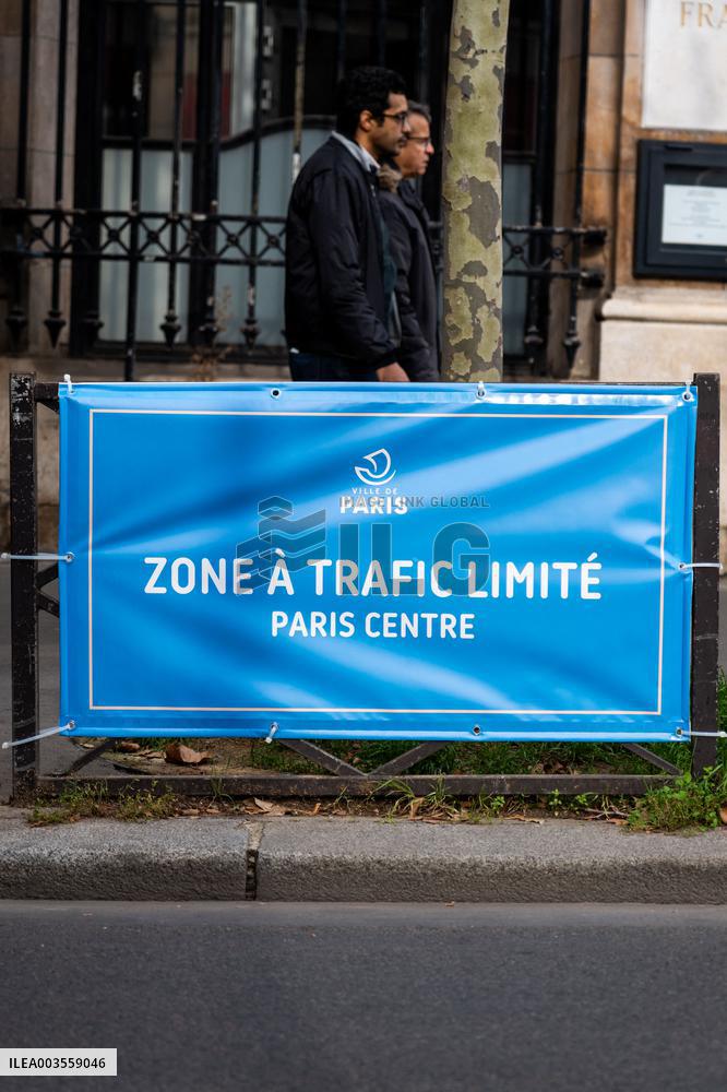 Limited Traffic Zone sign - Paris