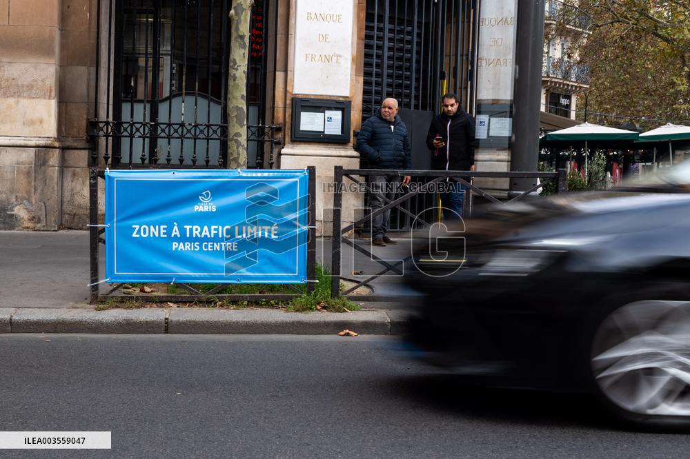 Limited Traffic Zone sign - Paris