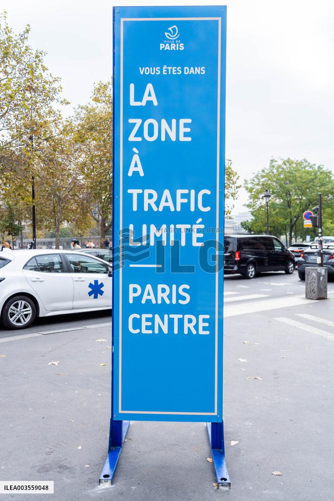 Limited Traffic Zone sign - Paris