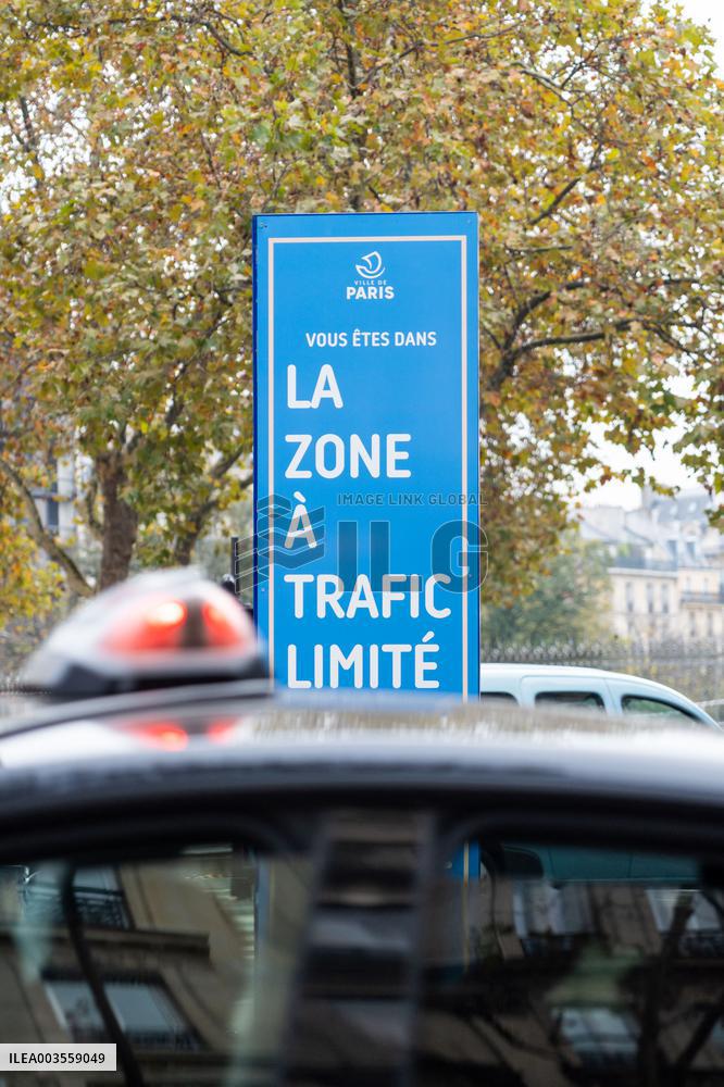 Limited Traffic Zone sign - Paris