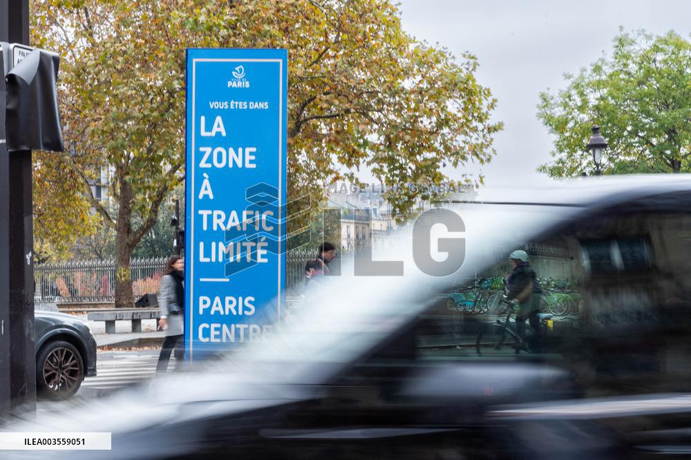 Limited Traffic Zone sign - Paris