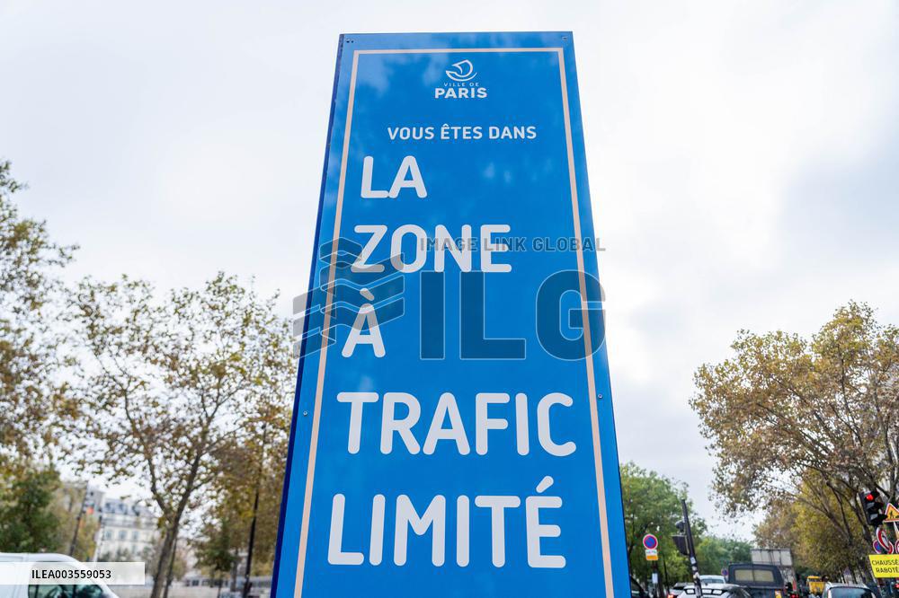 Limited Traffic Zone sign - Paris