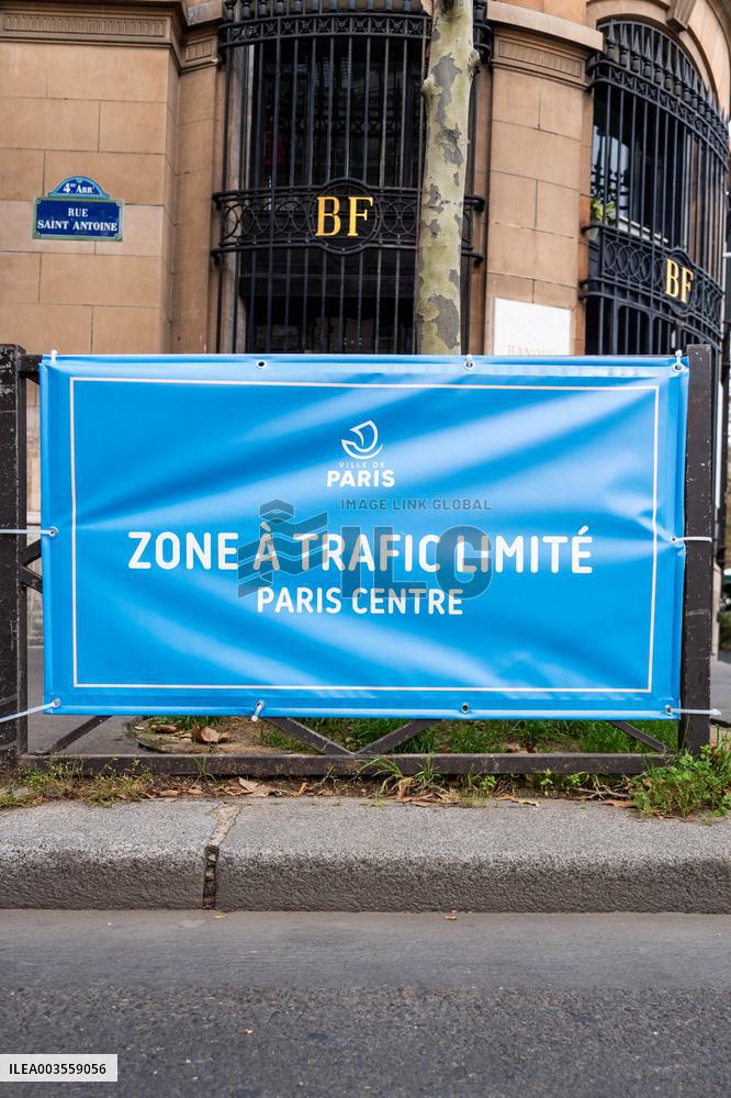 Limited Traffic Zone sign - Paris