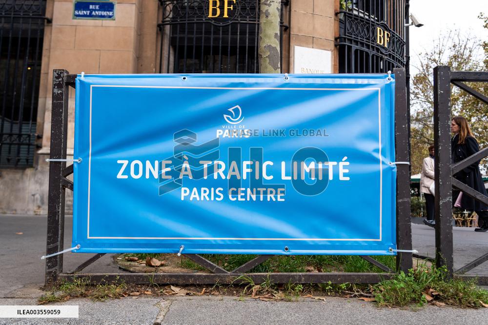 Limited Traffic Zone sign - Paris