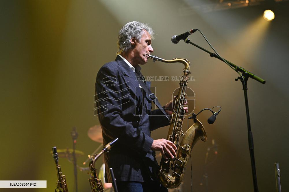 Dire Straits Experience In Concert At The Zenith - Paris