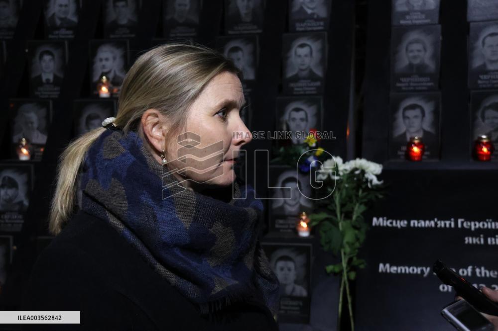 EU ambassadors pay tribute to Heroes of Heavenly Hundred in Kyiv