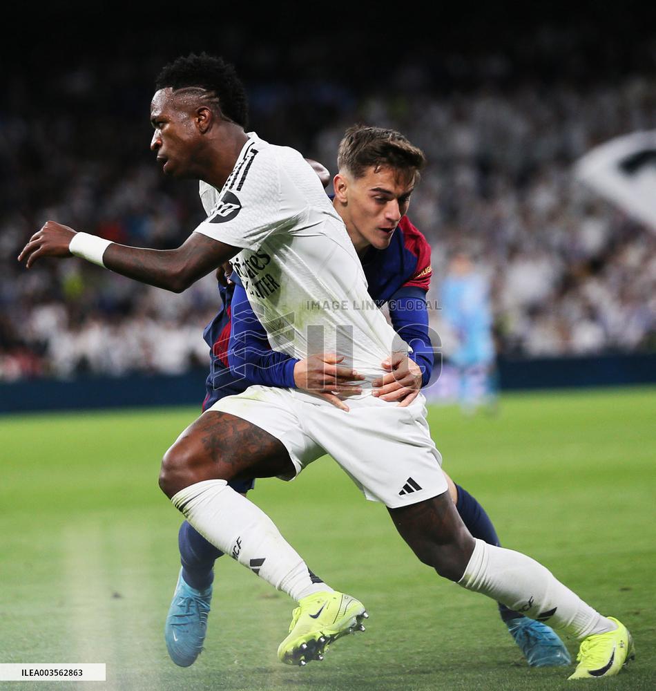 La Liga - Real Madrid v Barcelona