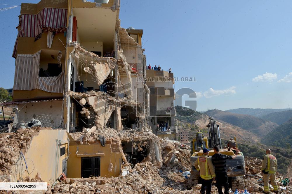 Israeli Strikes Kill At Least 25 - Eastern Lebanon