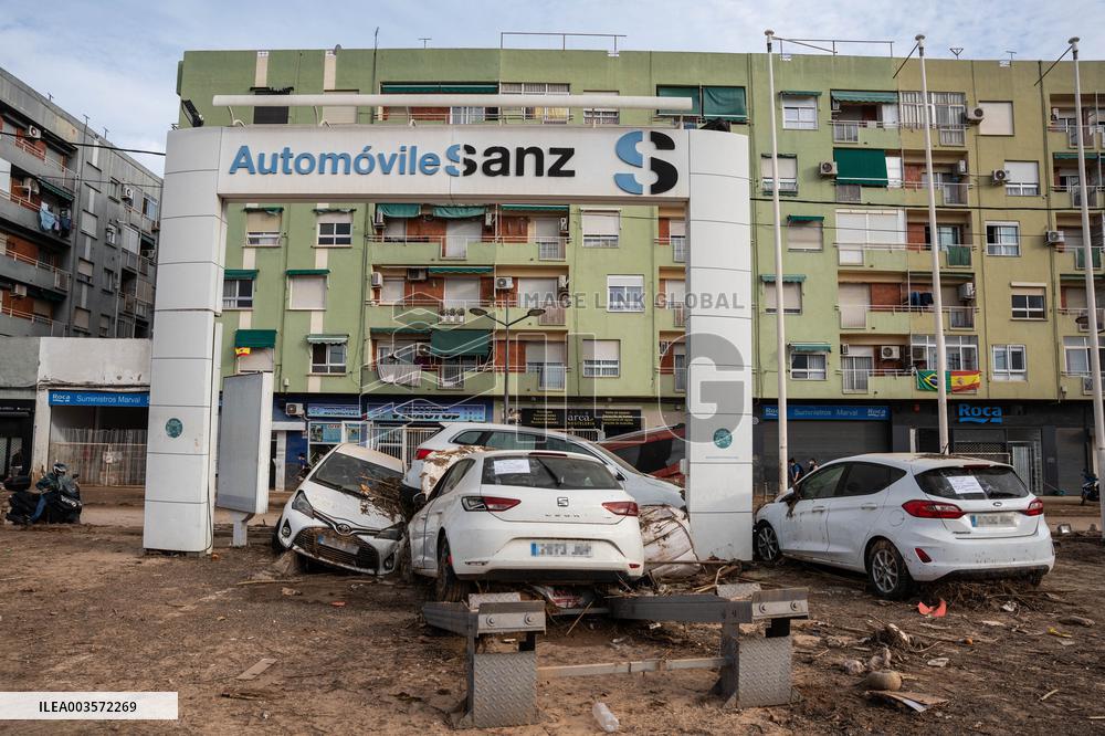 Ten days in Valencia after the passage of the DANA