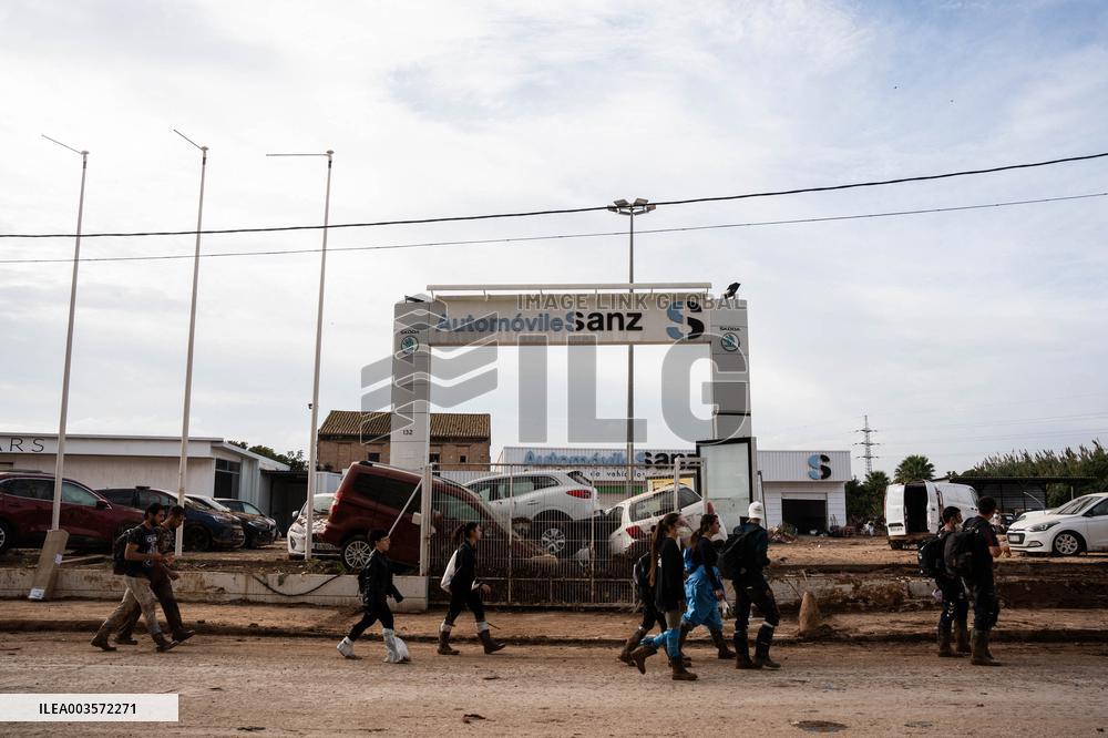 Ten days in Valencia after the passage of the DANA