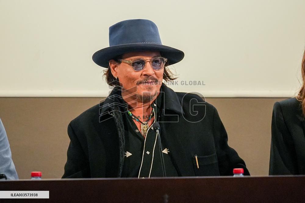 Johnny Depp At Press Conference For Modi - Madrid