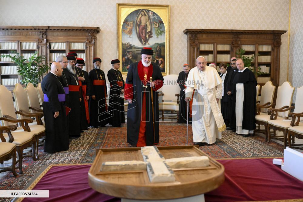 Pope Francis and Assyrian Patriarch Mar Awa III Meet - Vatican